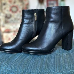 Vince Camuo Black Leather Zipper Heeled Ankle Bootie Size 6.5, work 2 times